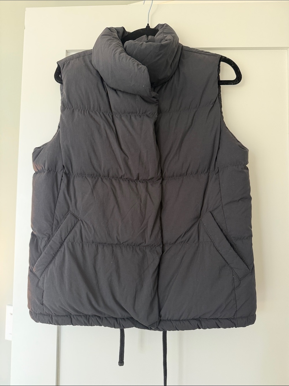 ✨Cozy Chic✨James Perse Yosemite Charcoal Puffer Vest